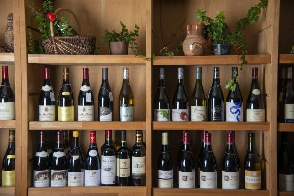 こだわり1　お客様と一緒にワインを選びます